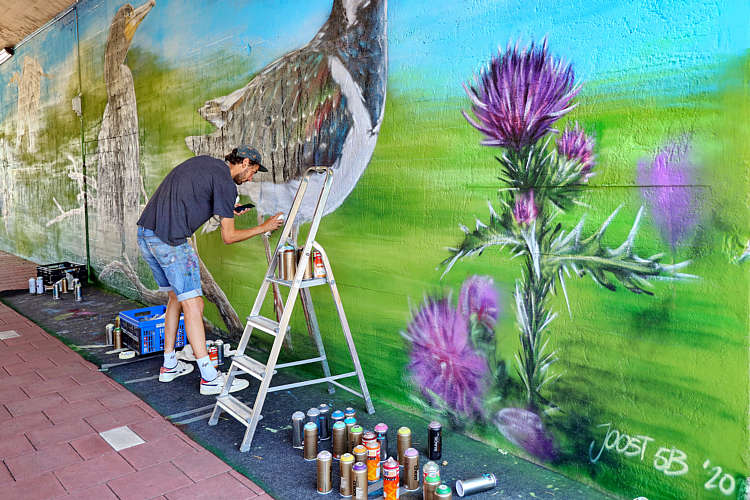 Graffiti-Art in viaduct/tunneltje onder de A12_21